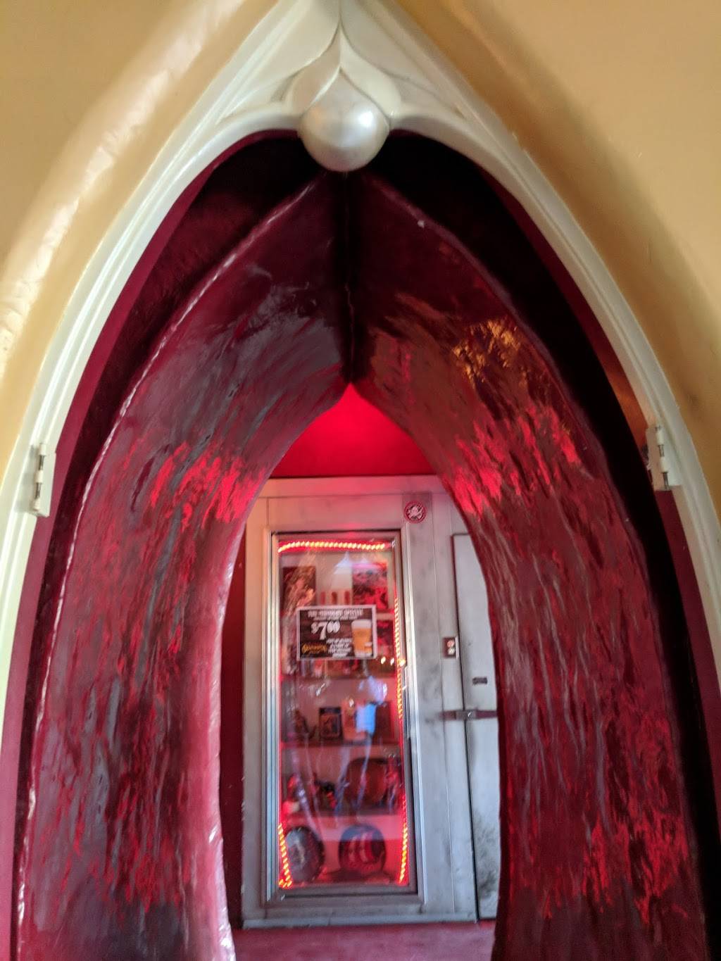 Olafs | restaurant | 6301 24th Ave NW, Seattle, WA 98107, USA | 2062976122 OR +1 206-297-6122