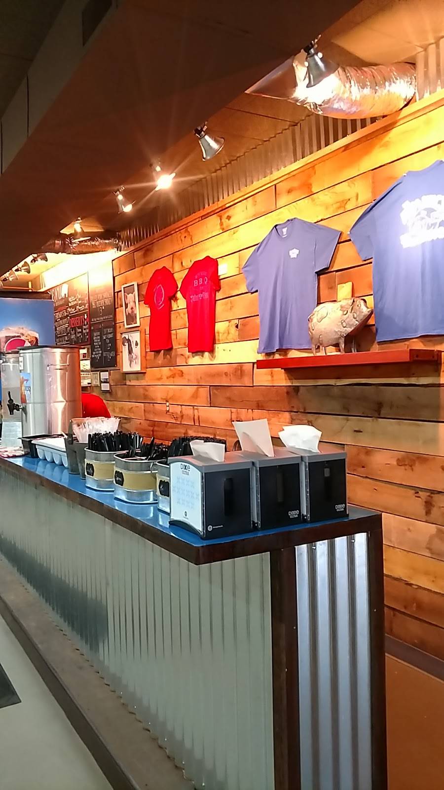 Blue Ridge BBQ & Catering | restaurant | 21700 Timberlake Rd, Lynchburg, VA 24502, USA | 4342661223 OR +1 434-266-1223