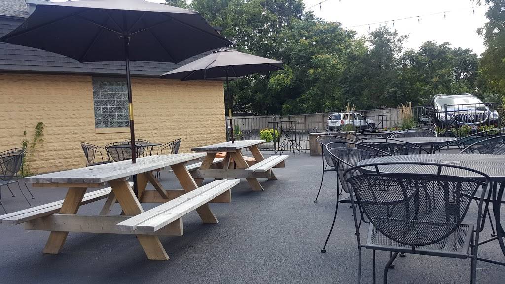 Side Lot Brewery | restaurant | 110 Slocum Lake Rd, Wauconda, IL 60084, USA | 8478650281 OR +1 847-865-0281