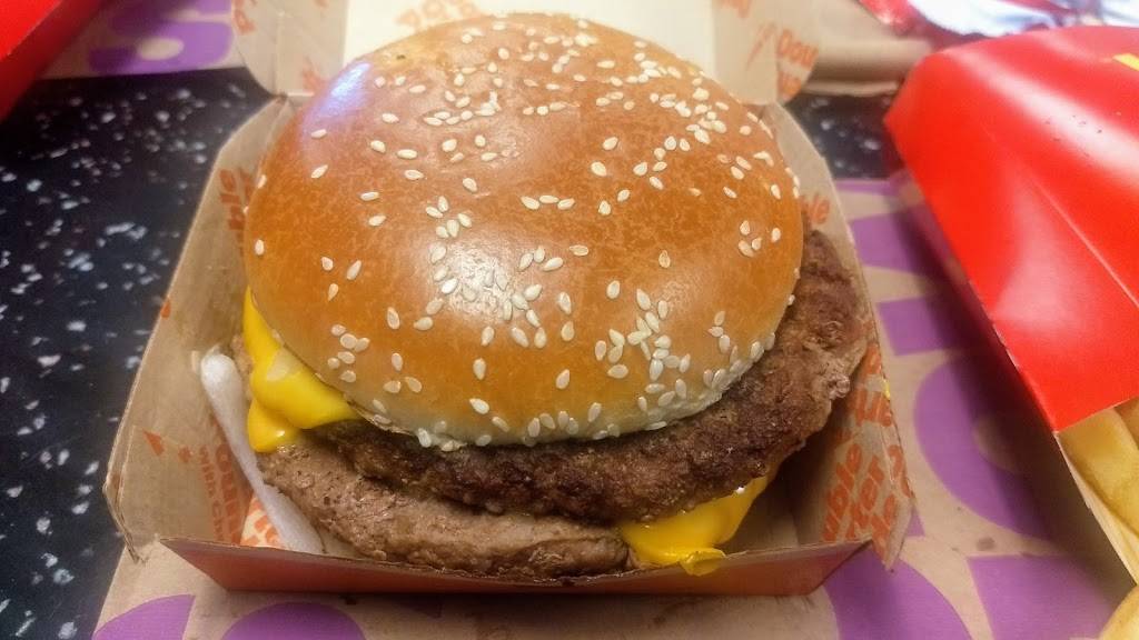 McDonalds | cafe | Concourse B, 8900 Peña Blvd, Denver, CO 80249, USA | 3033429050 OR +1 303-342-9050