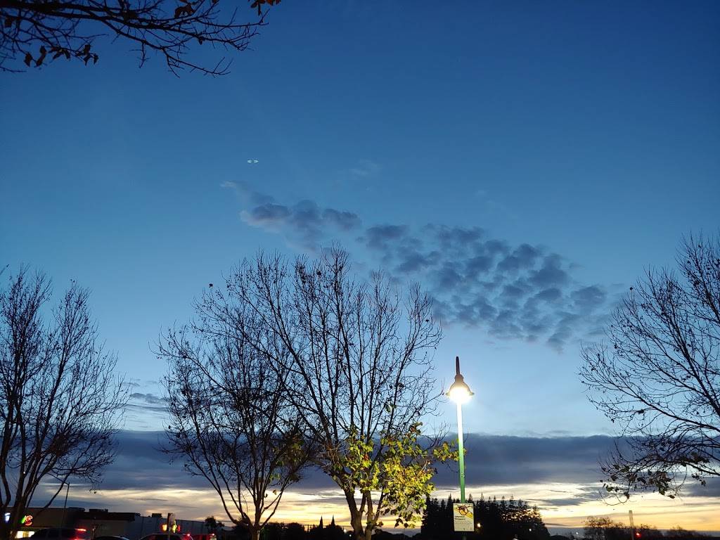 Starbucks | cafe | 23948 Hesperian Blvd, Hayward, CA 94541, USA | 5102939044 OR +1 510-293-9044