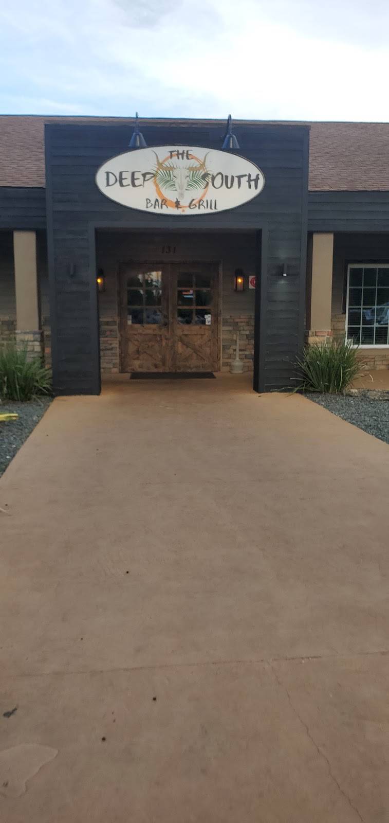 The Deep South Bar & Grill | restaurant | 131 S Sun N Lakes Blvd, Lake Placid, FL 33852, USA | 8635313294 OR +1 863-531-3294