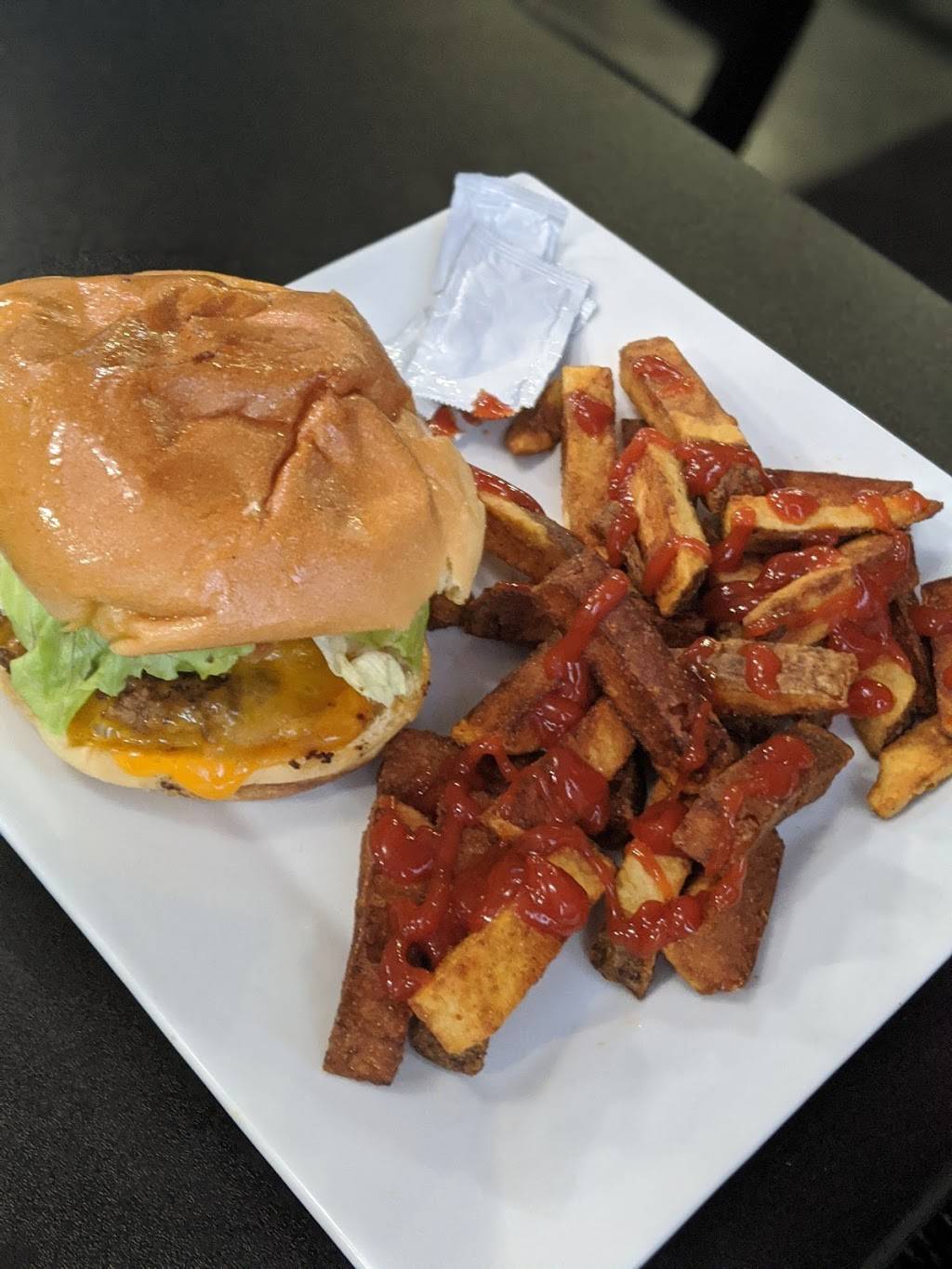 BTOPSPOT | restaurant | 2645 Forbes Dr, Montgomery, AL 36110, USA | 3345930149 OR +1 334-593-0149