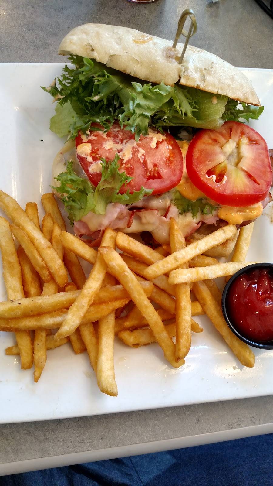 Uptown Grill | restaurant | 3 E Main St, Bay City, MI 48708, USA | 9894391557 OR +1 989-439-1557