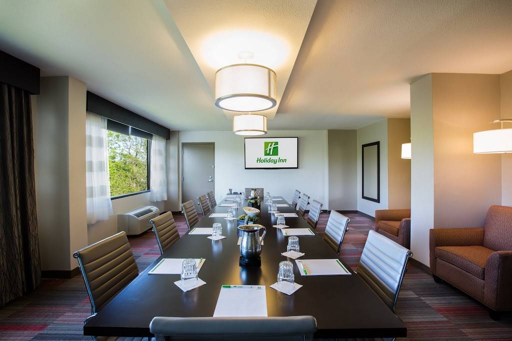 Holiday Inn Milwaukee Riverfront | restaurant | 4700 N Port Washington Rd, Milwaukee, WI 53212, USA | 4149626040 OR +1 414-962-6040