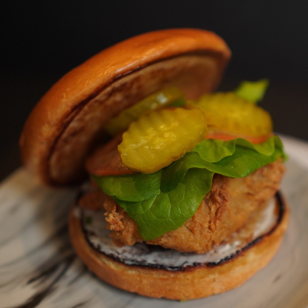 Flippin Birds | restaurant | 1340 Poydras St #1770, New Orleans, LA 70112, USA | 5046553878 OR +1 504-655-3878