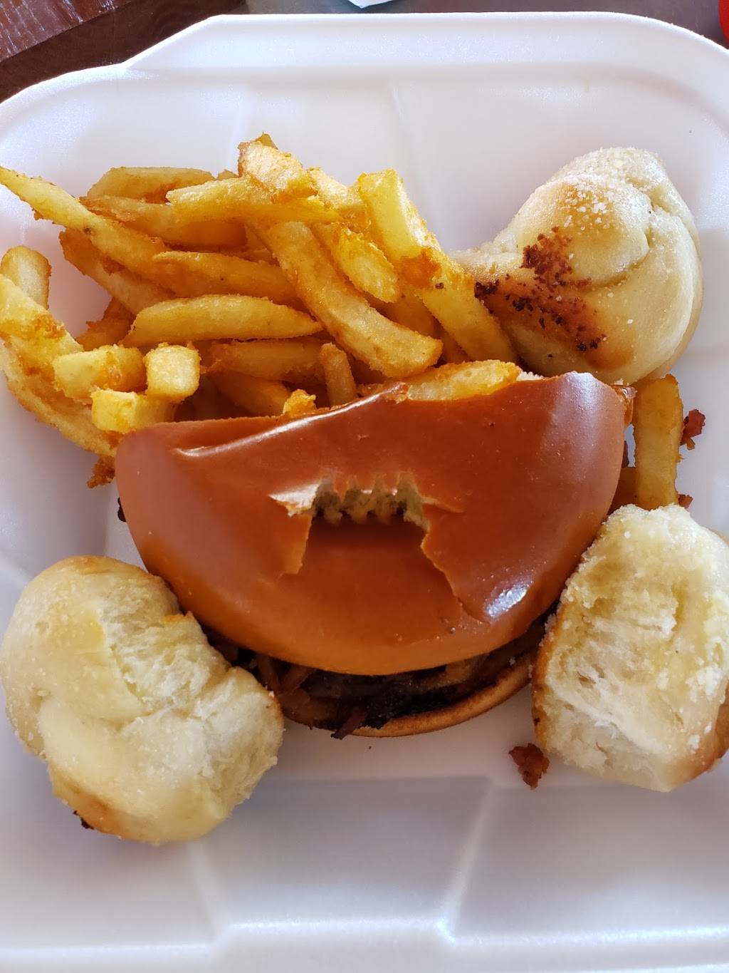 Fortunatos Taps and Tavern | restaurant | 3901 6th St S, St. Petersburg, FL 33705, USA | 7276239833 OR +1 727-623-9833