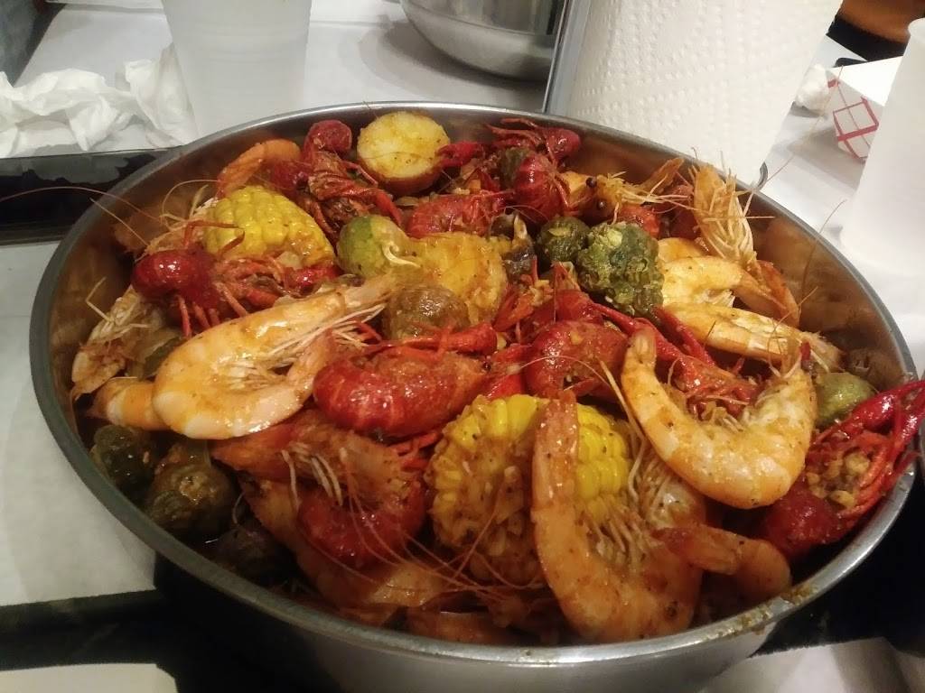 Asian Cajun | restaurant | 2021, 2428 N Ashland Ave, Chicago, IL 60614, USA | 7738285642 OR +1 773-828-5642