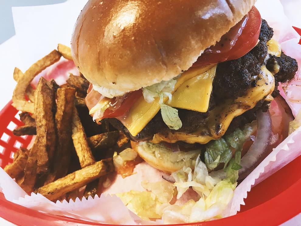 Mikkeys Retro Grill | restaurant | 5319 S Hyde Park Blvd, Chicago, IL 60615, USA | 7736758525 OR +1 773-675-8525