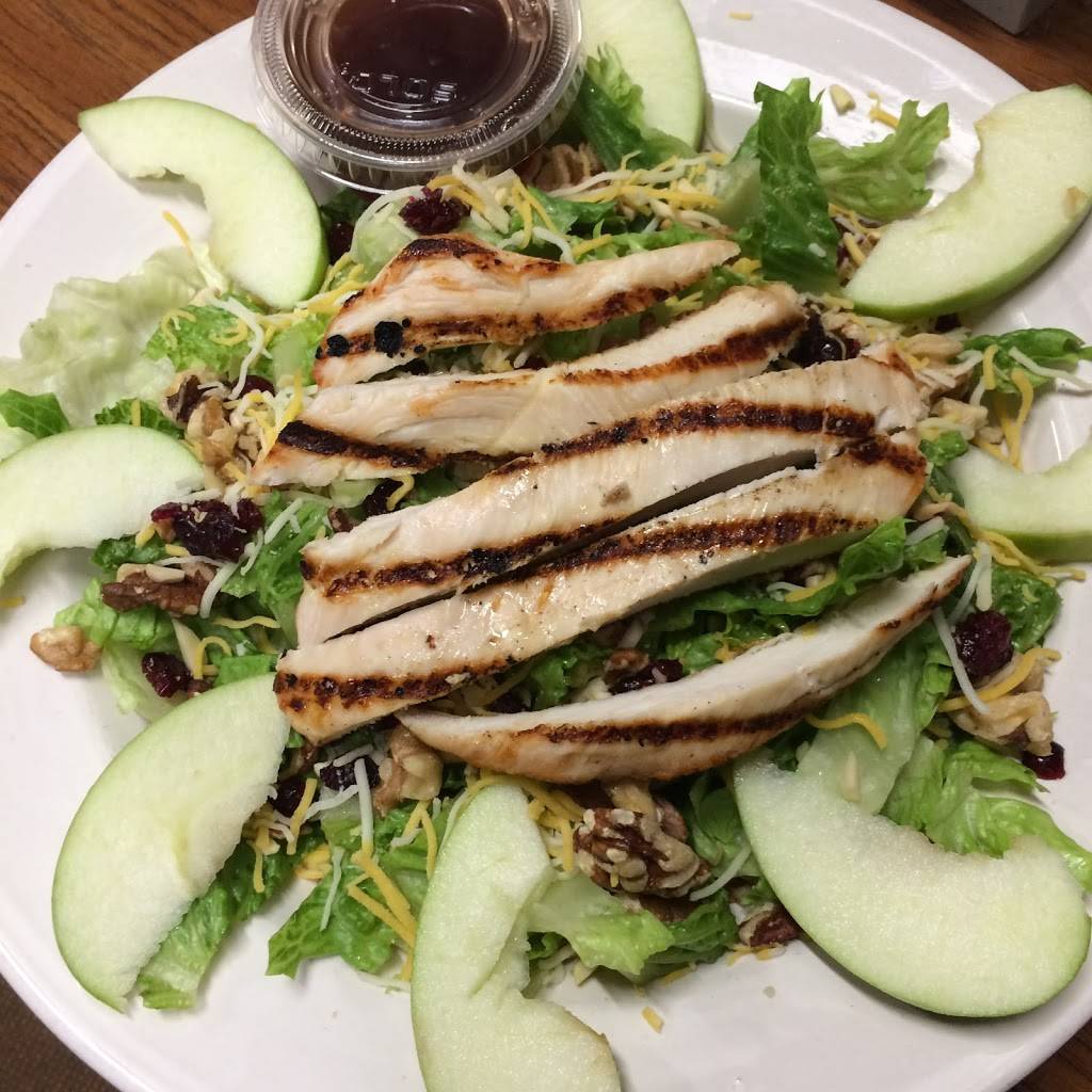 Hooligans Food & Spirits | restaurant | 3022 N Water St, Bay City, MI 48708, USA | 9898942938 OR +1 989-894-2938