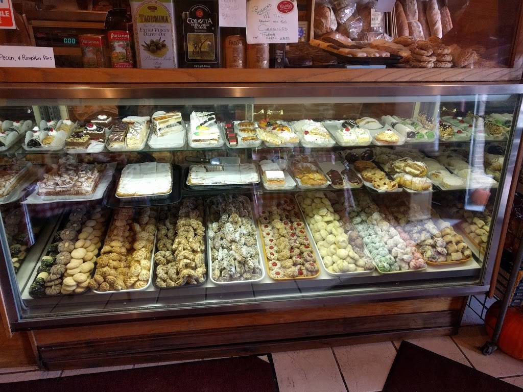 Marias Bakery | bakery | 410 Sheridan Rd, Highwood, IL 60040, USA | 8472660811 OR +1 847-266-0811