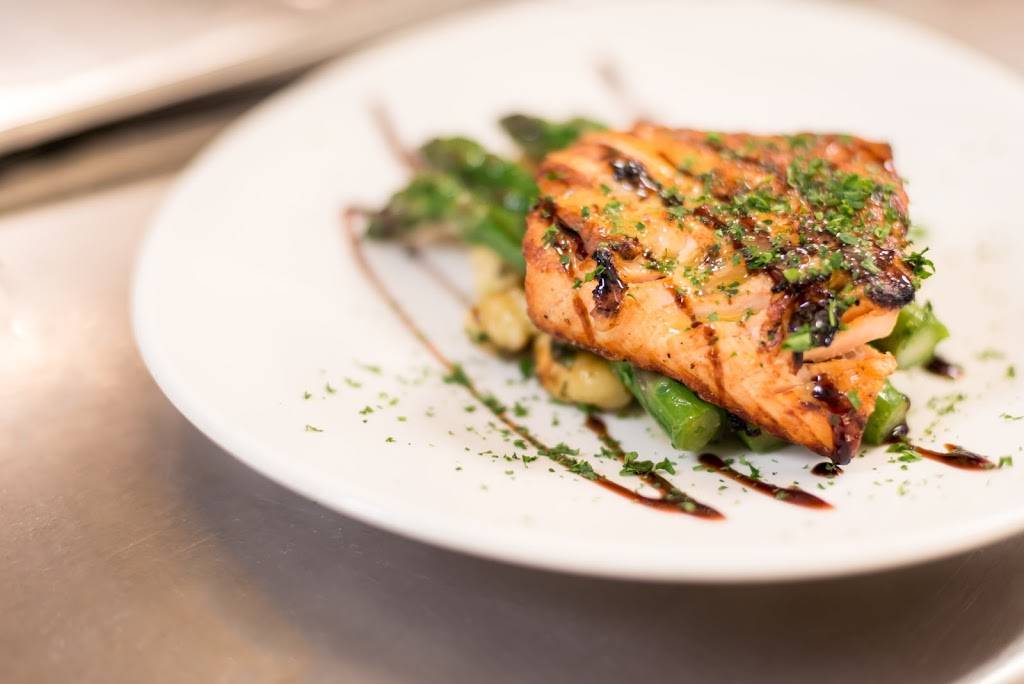 The Trophy Room At Old Kinderhook | restaurant | 56 Club Pl, Camdenton, MO 65020, USA | 5733173560 OR +1 573-317-3560