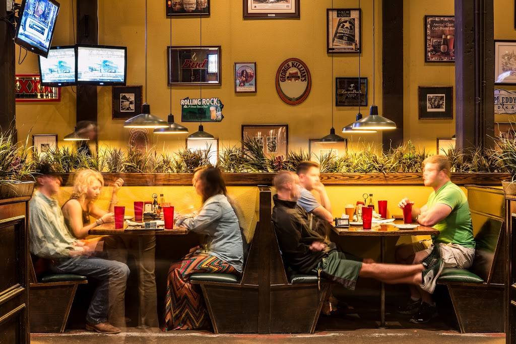 Crickets Grill & Drafthouse | restaurant | 221 Mary Ave, Waco, TX 76701, USA | 2547544677 OR +1 254-754-4677