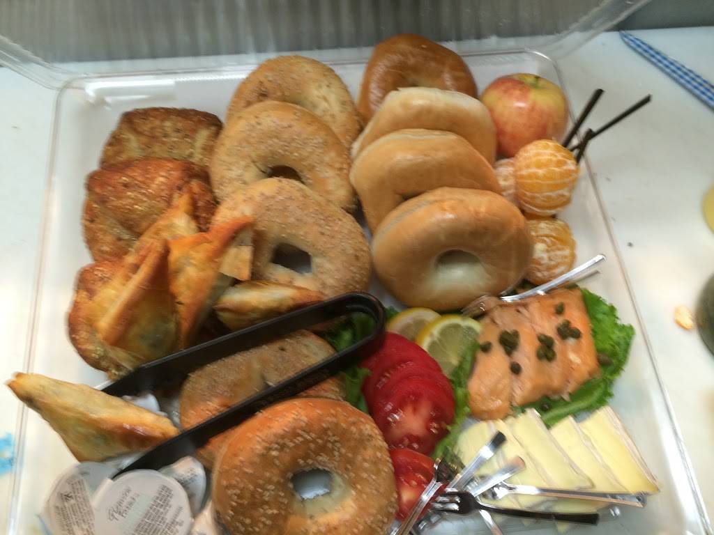 Mama Luccis | restaurant | 302 Industrial Ct SE, Leesburg, VA 20175, USA | 7037711789 OR +1 703-771-1789