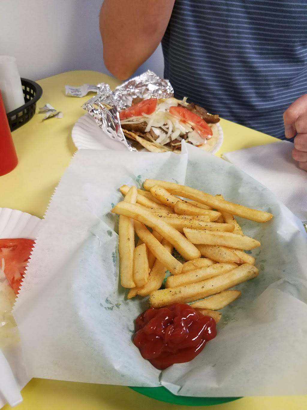 Kostas Gyros | restaurant | 809 Tower Ave, Superior, WI 54880, USA | 7153990147 OR +1 715-399-0147