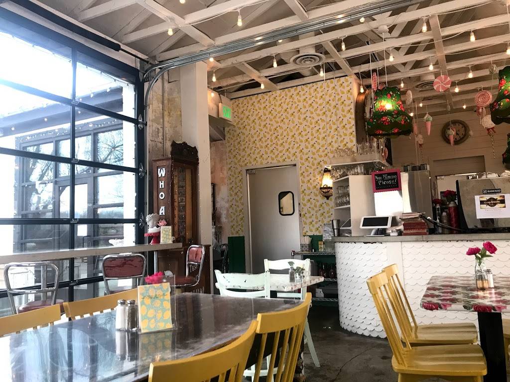 The Lemon Bar | restaurant | 95 E Pine St, Zionsville, IN 46077, USA | 3173440472 OR +1 317-344-0472