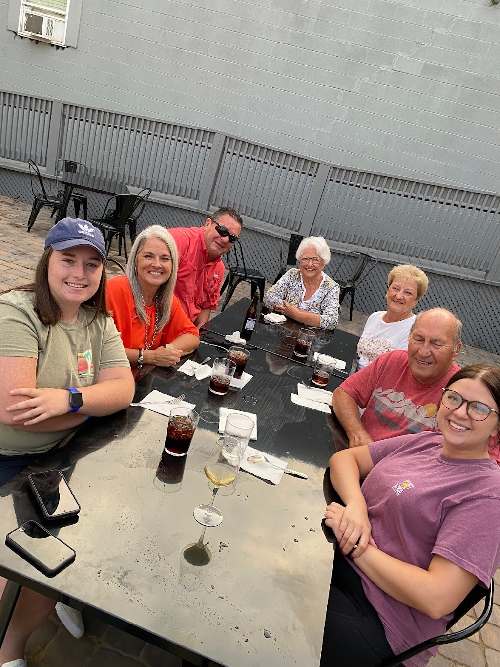 Tomcat Bourbon & Brew House | restaurant | 2018 29th St, Ashland, KY 41101, USA | 6064204425 OR +1 606-420-4425