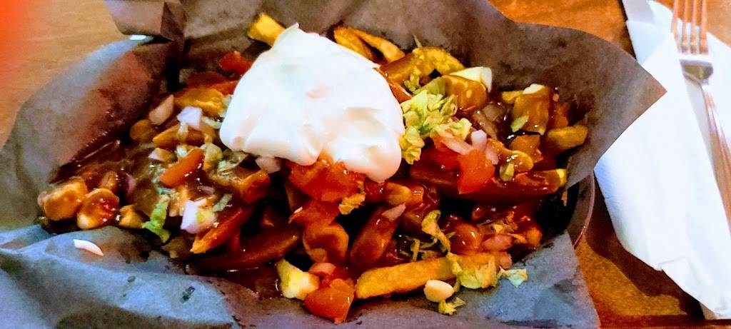 Sports Bar & Grill | restaurant | 200 Simcoe Ave, Keswick, ON L4P 2H7, Canada | 2892760420 OR +1 289-276-0420