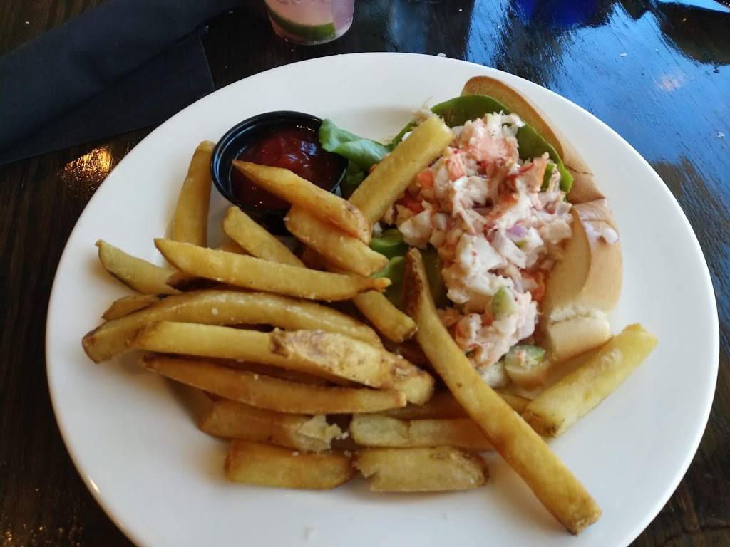 BLU Beach Bar & Grill | restaurant | 1 Center St, Folly Beach, SC 29439, USA | 8435886658 OR +1 843-588-6658