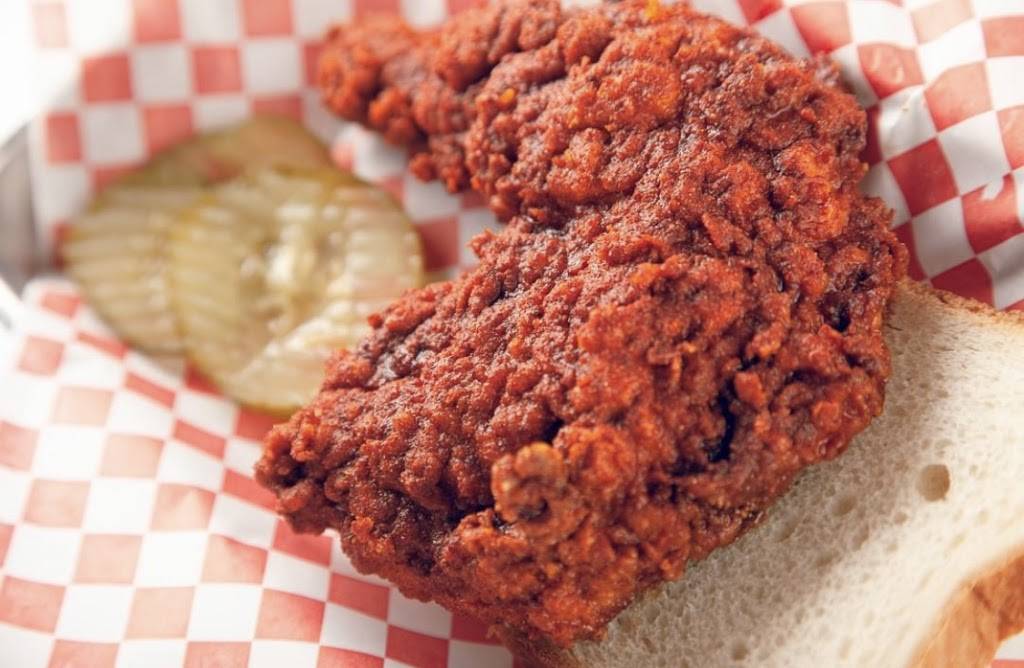 The Red Chickz | restaurant | 557 S Spring St, Los Angeles, CA 90013, USA | 2136072962 OR +1 213-607-2962