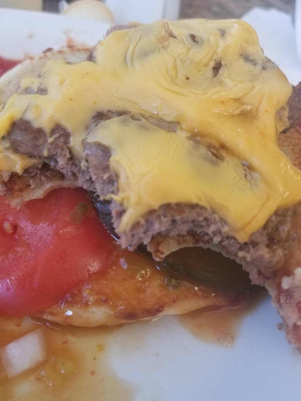 Rallis Burger Family Restaurant | restaurant | 888 Ward St, Bridgenorth, ON K0L 1H0, Canada | 7052927222 OR +1 705-292-7222