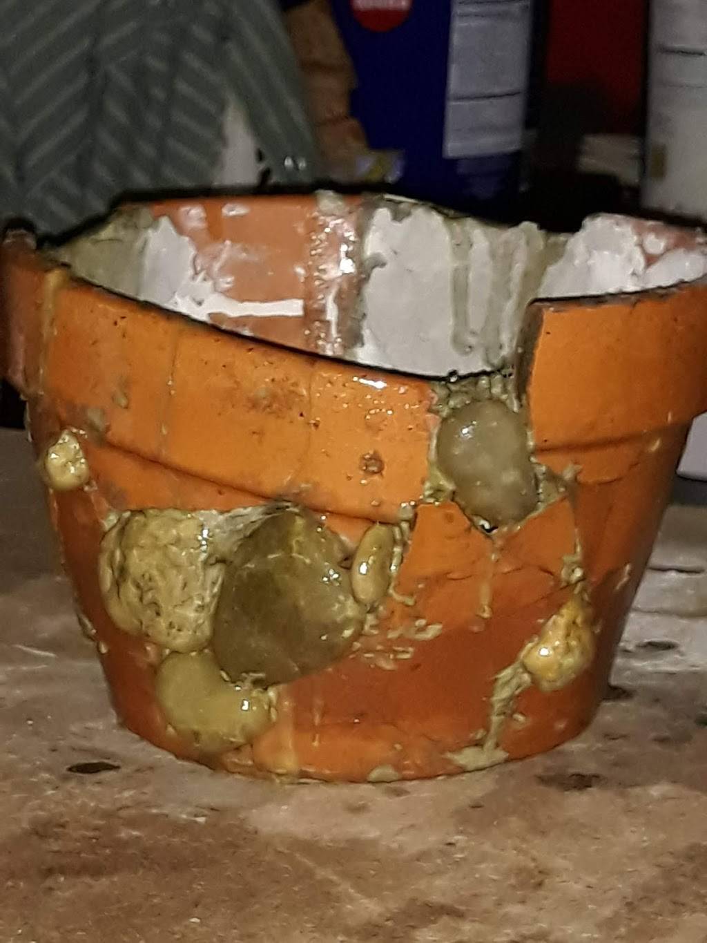 La Familia Bar Restaurant | restaurant | 2818 NW 22nd Ave, Miami, FL 33142, USA | 3056336556 OR +1 305-633-6556