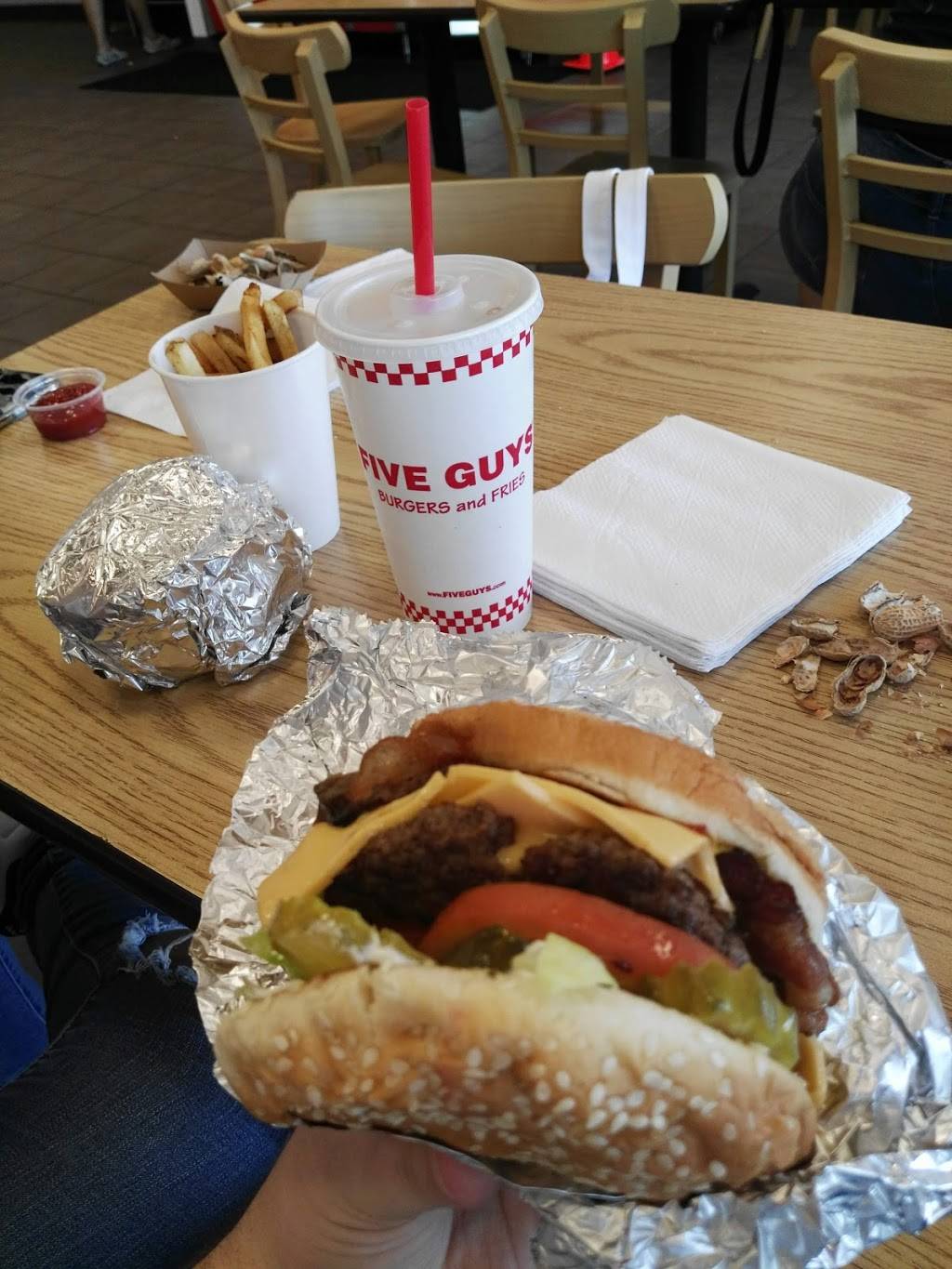 Five Guys | meal takeaway | 3561 28th St SE, Grand Rapids, MI 49512, USA | 6164643483 OR +1 616-464-3483