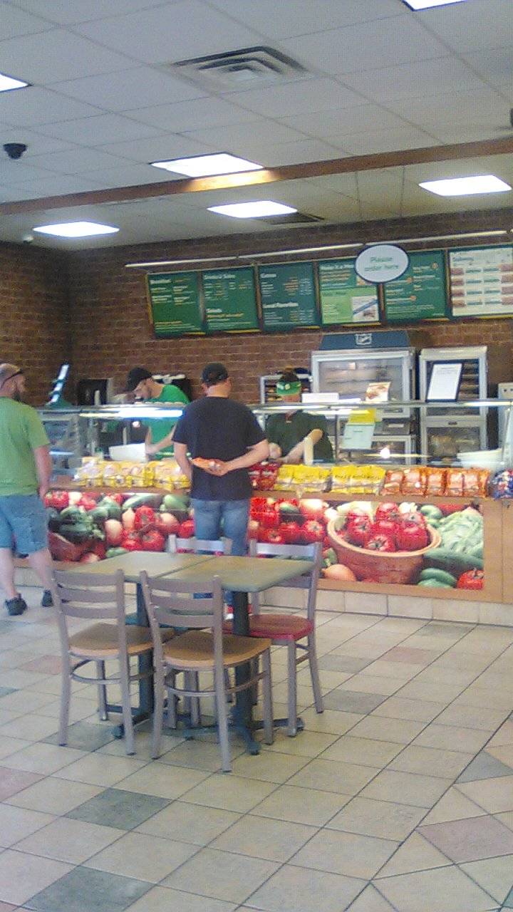 Subway | meal takeaway | 3100 Bienville Blvd Suite 98, Ocean Springs, MS 39564, USA | 2288724369 OR +1 228-872-4369
