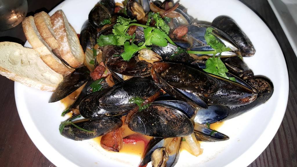 South Lane Bistro | restaurant | 63 Whitfield St, Guilford, CT 06437, USA | 2035335845 OR +1 203-533-5845