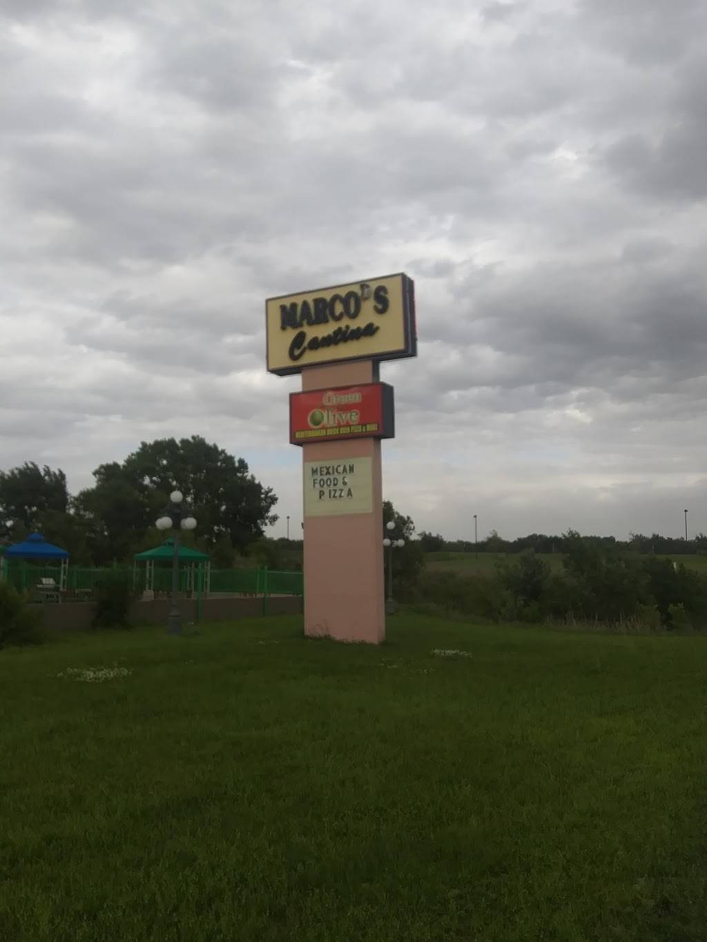 Marcos Cantina | restaurant | 6600 W Central Ave, Wichita, KS 67212, USA | 3169452404 OR +1 316-945-2404