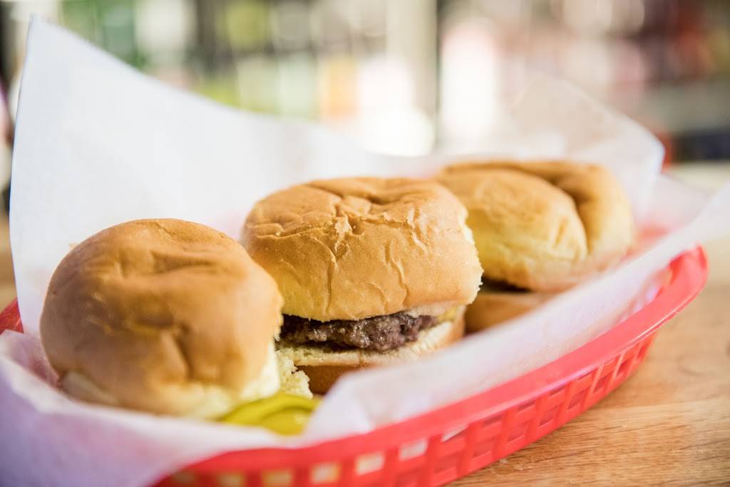 Red N Debs Bar & Grill | restaurant | 60 E Mineral St, Platteville, WI 53818, USA | 6083489149 OR +1 608-348-9149