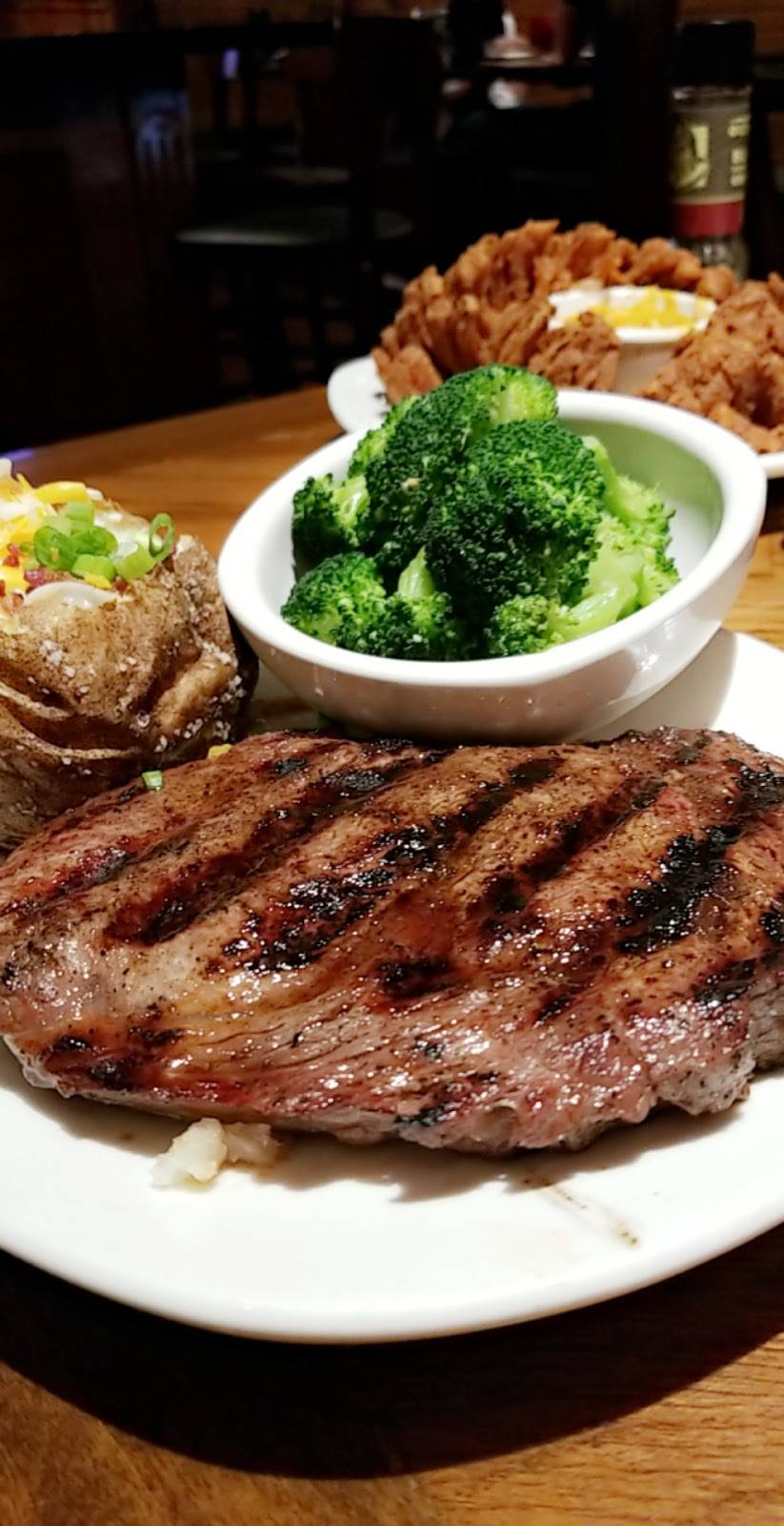 Outback Steakhouse | restaurant | 18711 Devonshire St, Northridge, CA 91324, USA | 8183662341 OR +1 818-366-2341