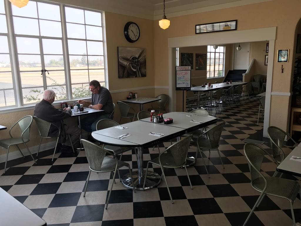 Flight Line Café | restaurant | 524 Airport Rd, Fresno, CA 93706, USA | 5593554186 OR +1 559-355-4186