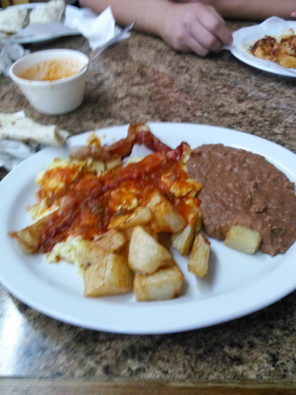 Taqueria El Charro De Jalisco | restaurant | 150 Valley Hi Dr, San Antonio, TX 78227, USA | 2106450085 OR +1 210-645-0085