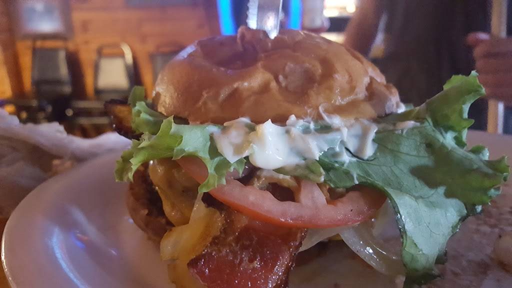 Breakers | restaurant | 967 N Straits Hwy, Topinabee, MI 49791, USA | 2312387544 OR +1 231-238-7544