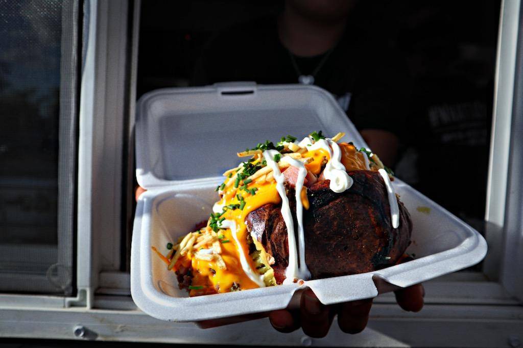 Whattapapa | restaurant | 5317 E Sligh Ave, Tampa, FL 33617, USA | 8134221852 OR +1 813-422-1852