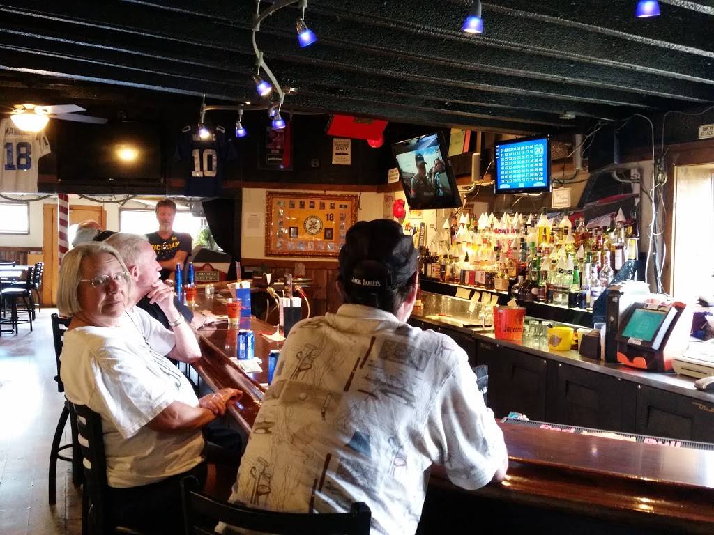 Cocktailz Bar & Grill | restaurant | 131 Water St, Hopkins, MI 49328, USA | 2697937221 OR +1 269-793-7221