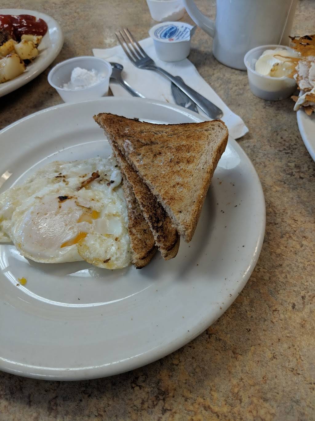 Petros Breakfast & Lunch | restaurant | 351 Front St, Chicopee, MA 01013, USA | 4133314422 OR +1 413-331-4422