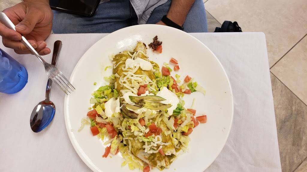 Carolo Mexican Grill | restaurant | 652 Peoria St, Aurora, CO 80011, USA | 7203692354 OR +1 720-369-2354