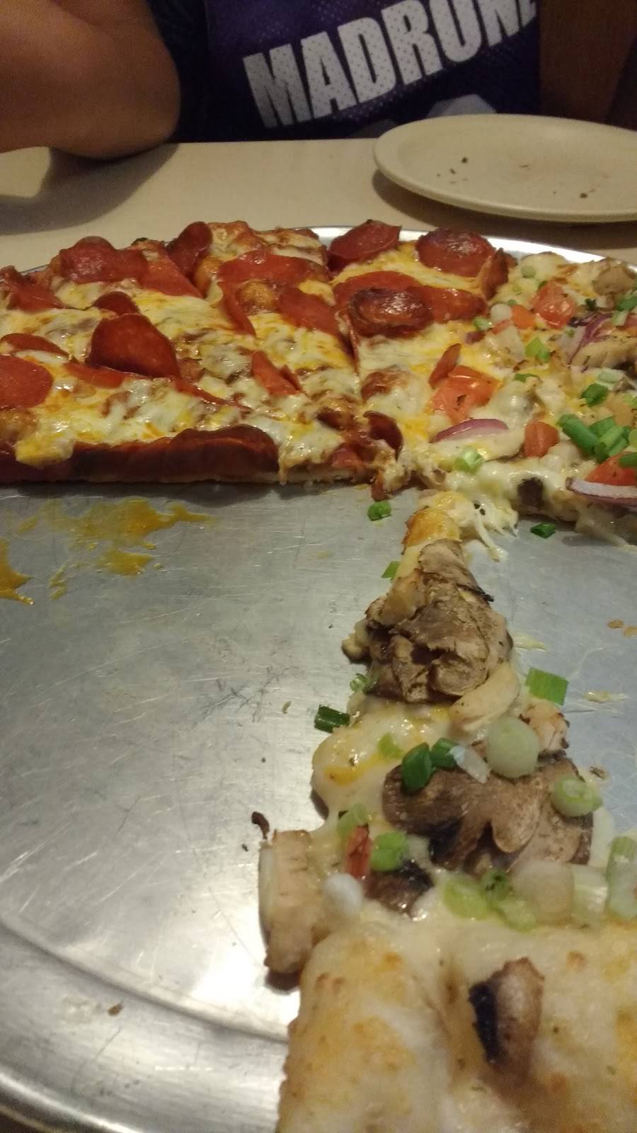 Round Table Pizza | meal delivery | 2424 Magowan Dr, Santa Rosa, CA 95405, USA | 7075281200 OR +1 707-528-1200