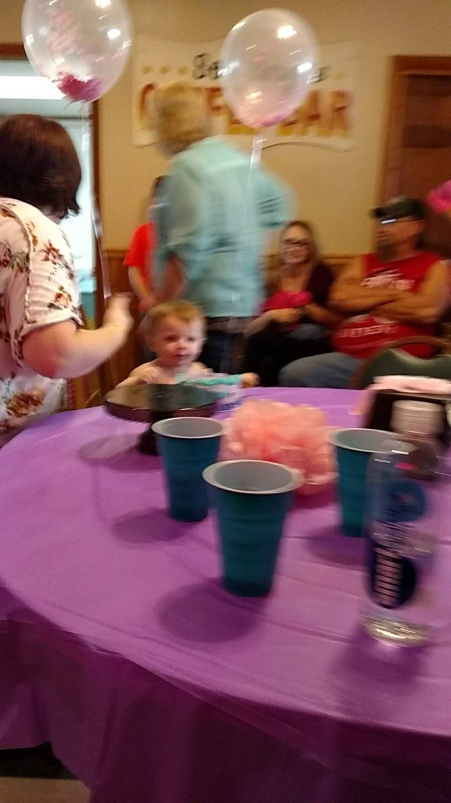 Carolyn & Co Cafe & Bakery | restaurant | 708 N Monroe St, Abingdon, IL 61410, USA | 3094623250 OR +1 309-462-3250