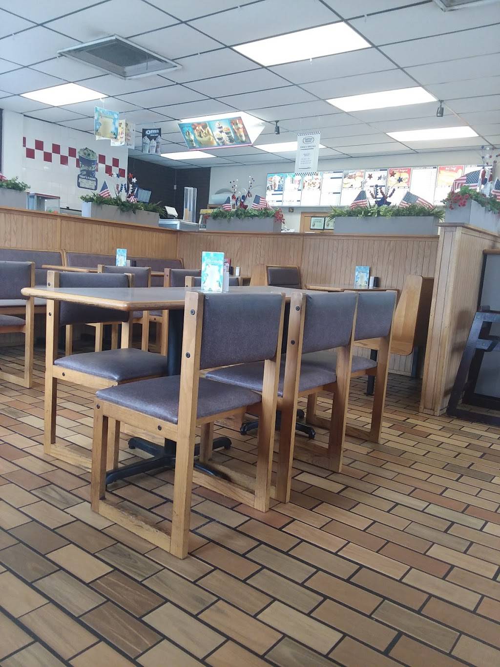 Tastee Freez | restaurant | 104 W 2nd St, Chase City, VA 23924, USA | 4343722424 OR +1 434-372-2424