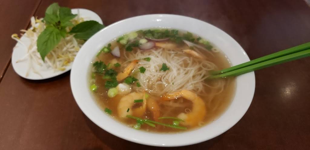 Pho Hoan | restaurant | 574 Montreal Rd, Ottawa, ON K1K 0T9, Canada | 6137481217 OR +1 613-748-1217