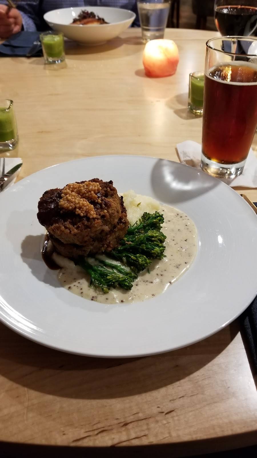 The Nomad Grill | restaurant | 26555 Telegraph Rd, Southfield, MI 48033, USA | 3135672622 OR +1 313-567-2622