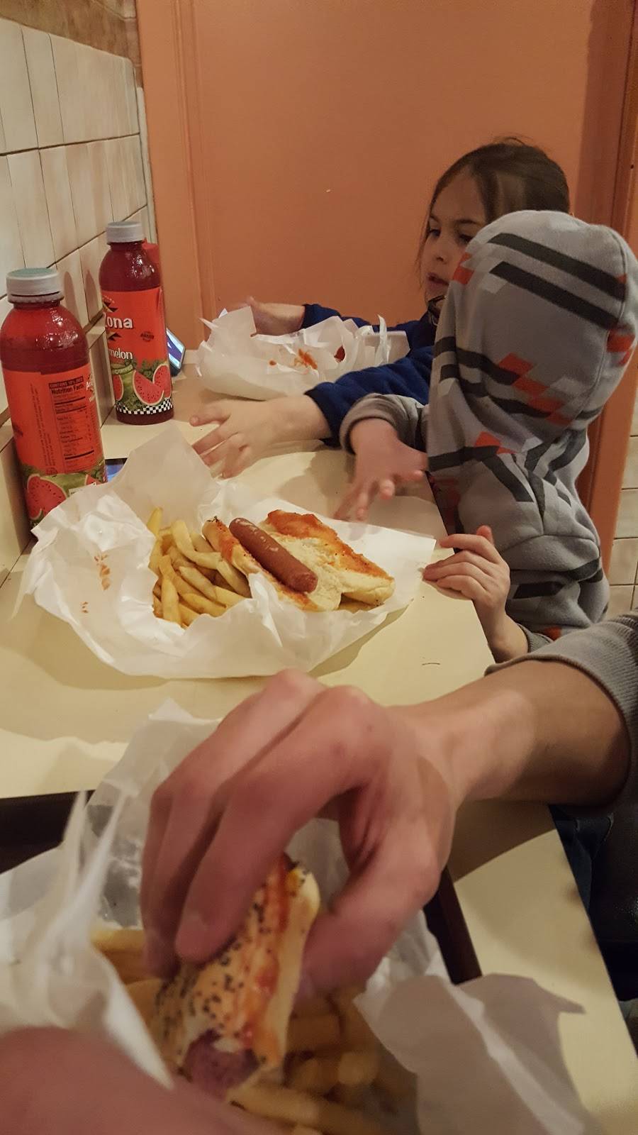 Patio Restaurant | restaurant | 1503 W Taylor St, Chicago, IL 60607, USA | 3128290454 OR +1 312-829-0454