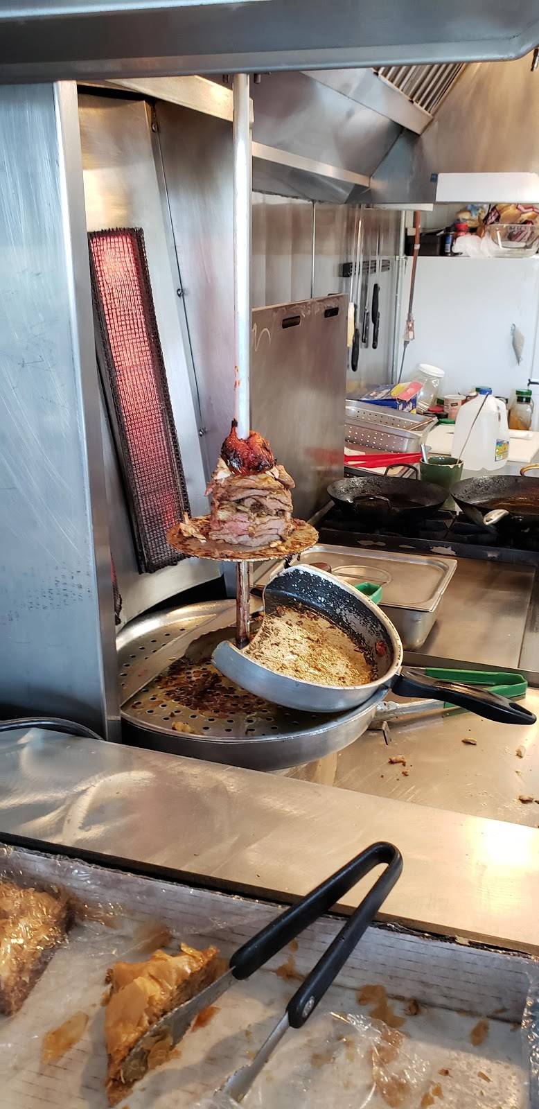 Falafel King | restaurant | 900-998 Gambell St, Anchorage, AK 99501, USA | 9072584328 OR +1 907-258-4328