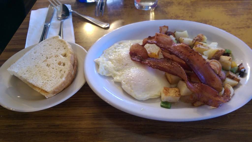 Hwy 12 Diner | restaurant | 1000 CA-12, Rio Vista, CA 94571, USA | 7073742695 OR +1 707-374-2695