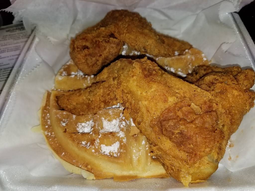 Chucks Famous Chicken and Seafood | restaurant | 2040 Coliseum Dr Ste 14, Hampton, VA 23666, USA | 7577887096 OR +1 757-788-7096