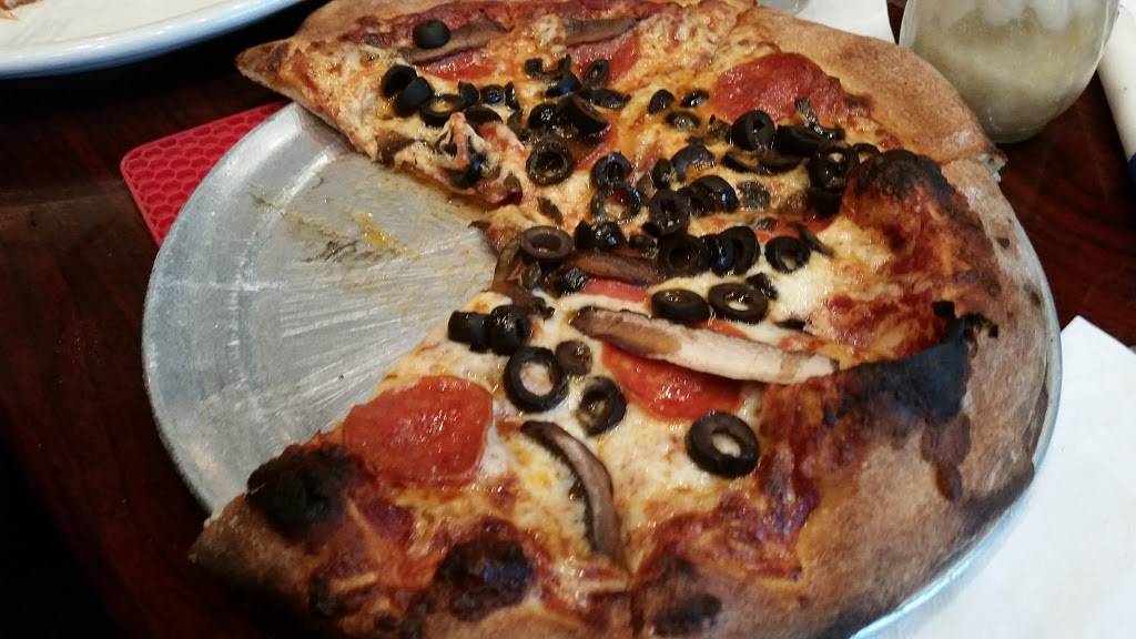 Back Draughts Pizza | restaurant | 101 E Tarpon Ave, Tarpon Springs, FL 34689, USA | 7279402323 OR +1 727-940-2323