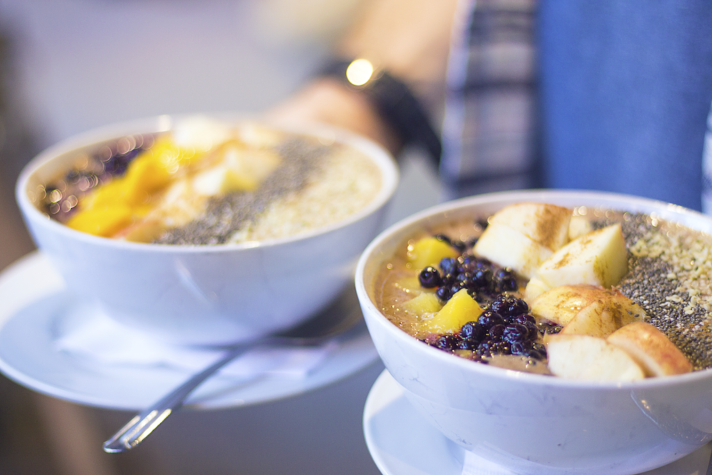 Carrots N Dates | restaurant | 1125 Lesperance Rd, Windsor, ON N8N 1X3, Canada | 5197350447 OR +1 519-735-0447